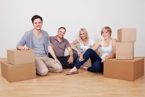 Careful transport of boxes and furniture by a man and van team